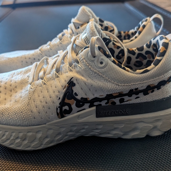 Nike Women's React Infinity Run Flyknit 2 - Picture 2 of 8